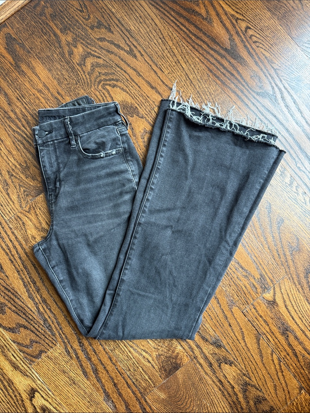 American Eagle Outfitters Women’s Black Frayed-Hem Flare Jeans